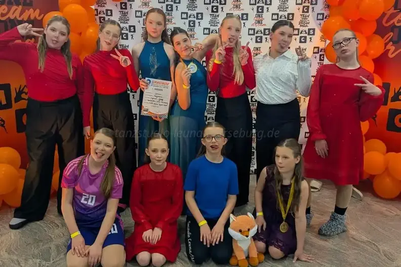 ES-Dance-Squad BM20265 01