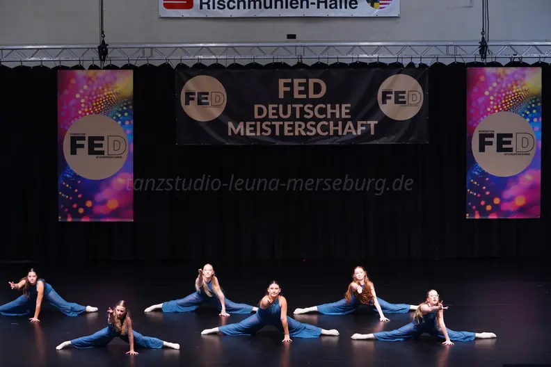 ES-Dance-Squad DM26 03