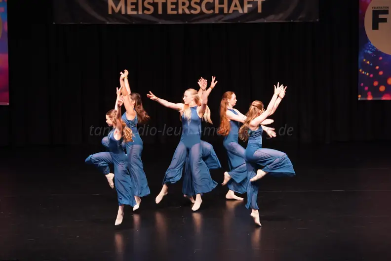 ES-Dance-Squad DM26 04