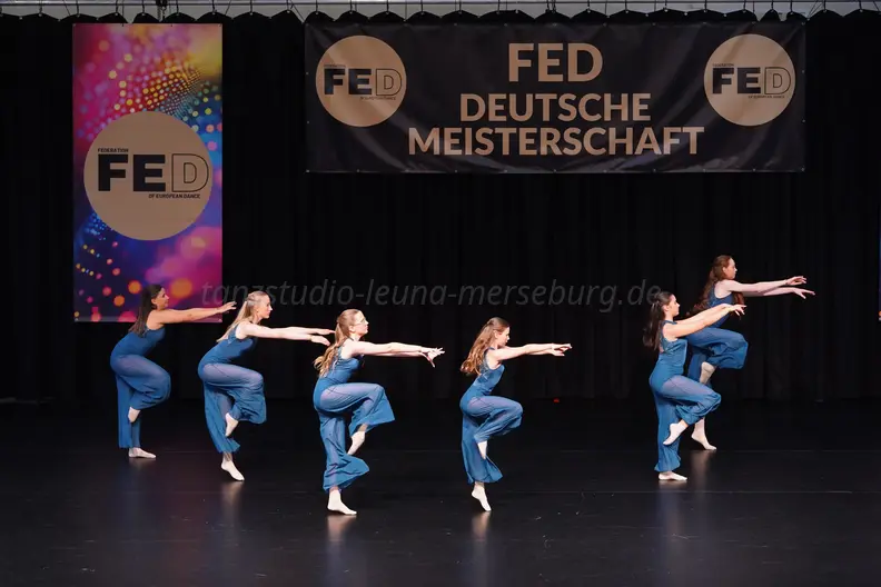 ES-Dance-Squad DM26 06