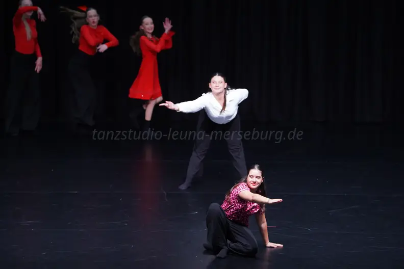 ES-Dance-Squad DM26 13